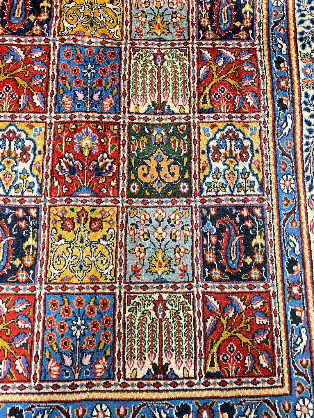 2x1.5M Bakhtiari Persian Mood Rug - Image 7