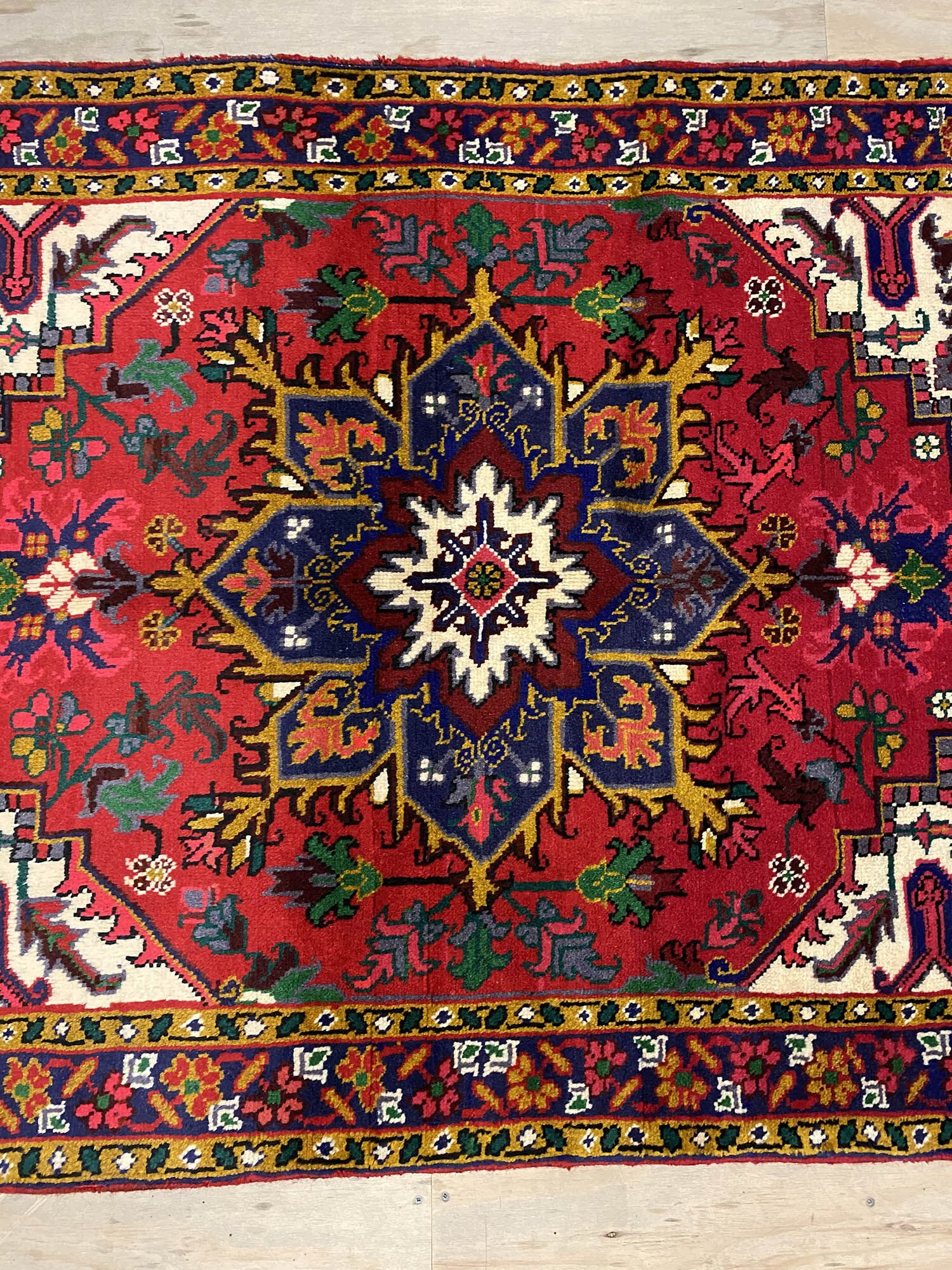 1.5x1M Rare Heriz Persian Rug - Image 5