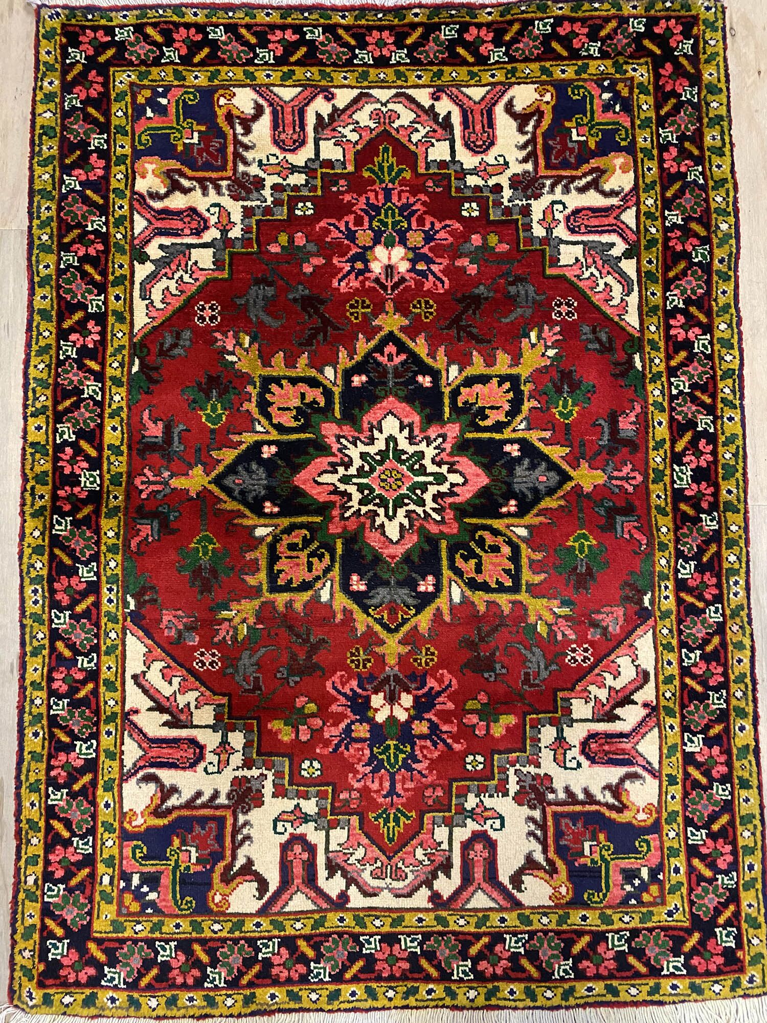 1.5x1M Rare Heriz Persian Rug - Image 5