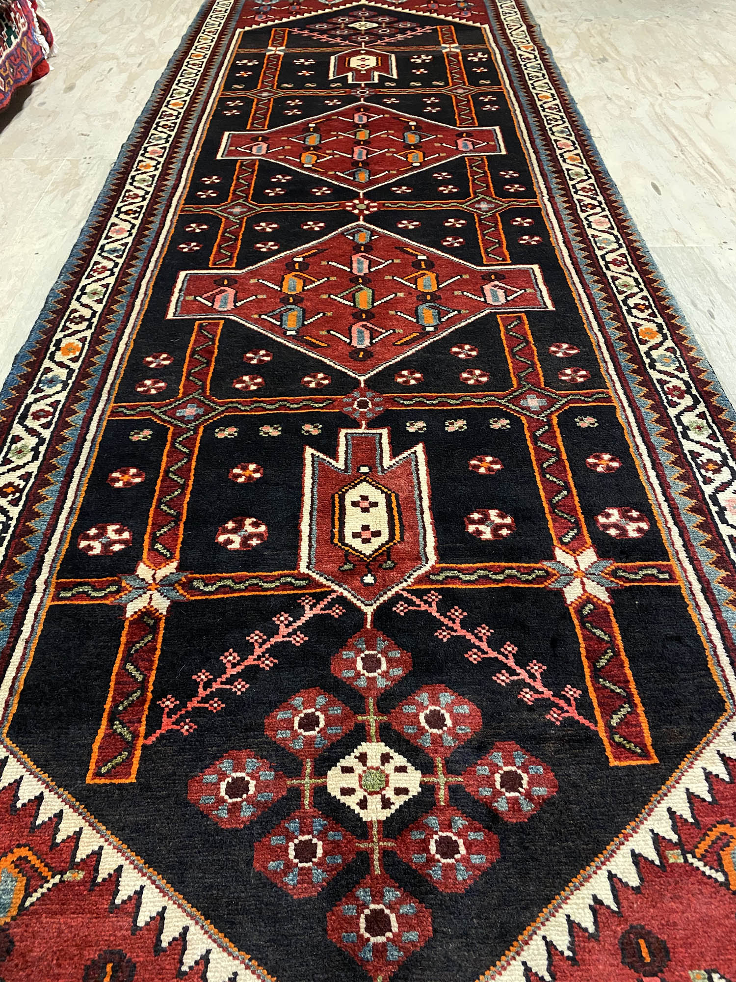 3M Hamedan Persian Runner - Image 10