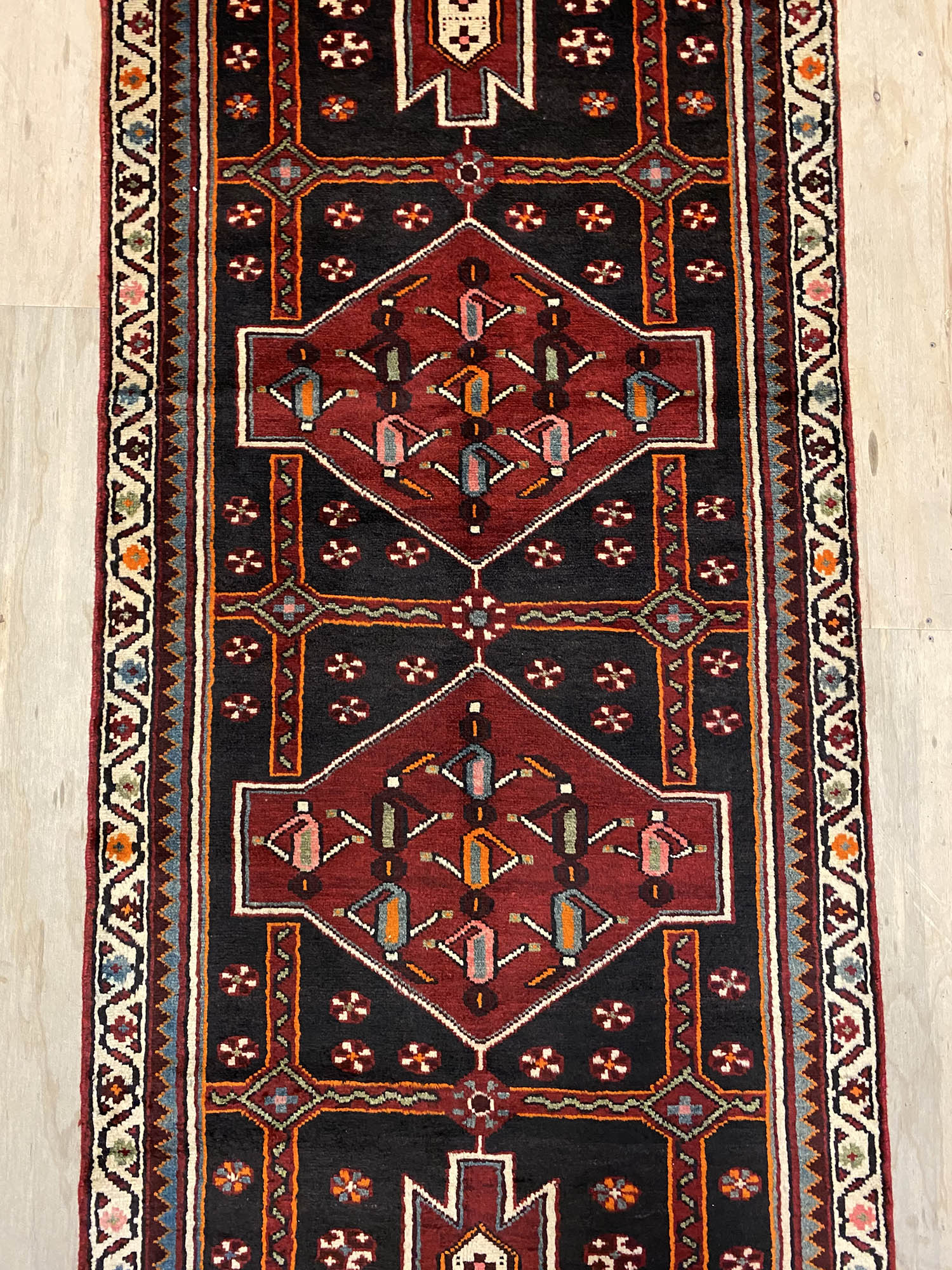 3M Hamedan Persian Runner