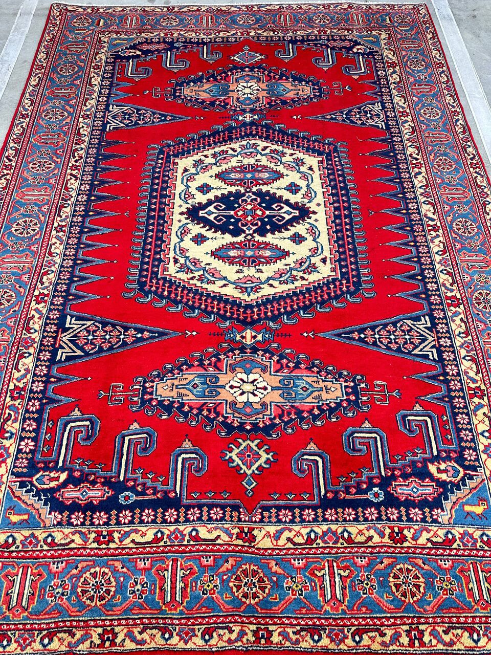 3.1x2.1M Tribal Vis Rug - Image 2