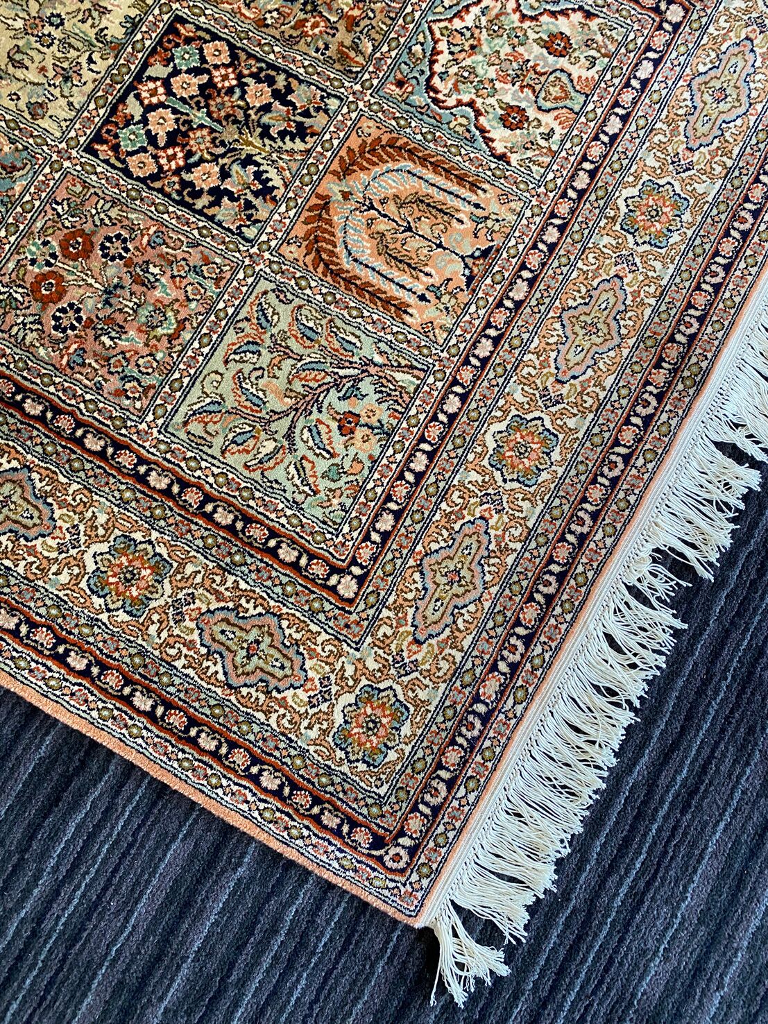 1.5 X 1 M Silk Kashmiri Rug (18.18 Quality) - Image 10