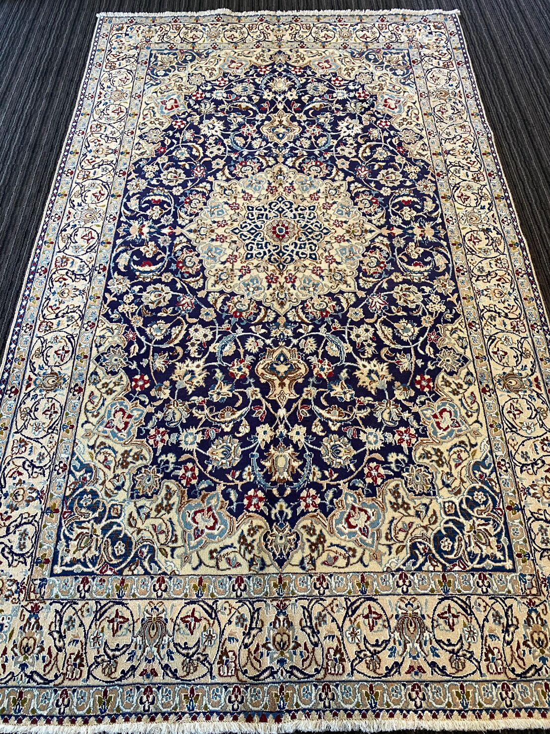 2.6x1.5M Nain Rug Silk Inlaid (9La) - Image 2