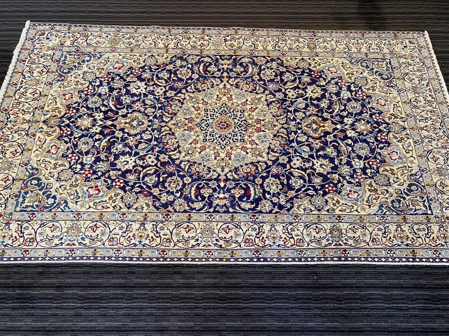 2.6x1.5M Nain Rug Silk Inlaid (9La) - Image 3