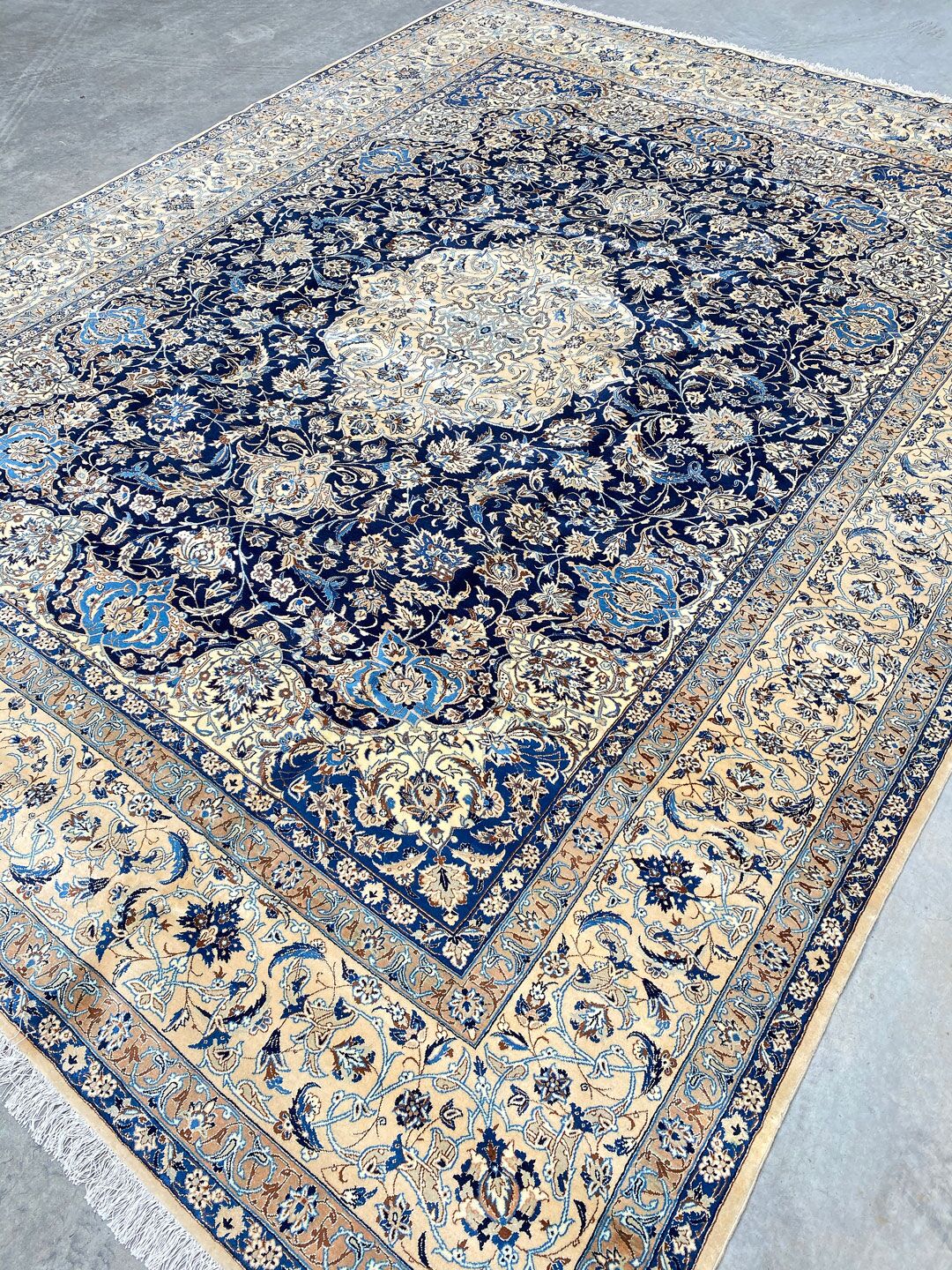 Masterpiece 4x3M Fine Silkinlaid Rug Nain (6La) - Image 3