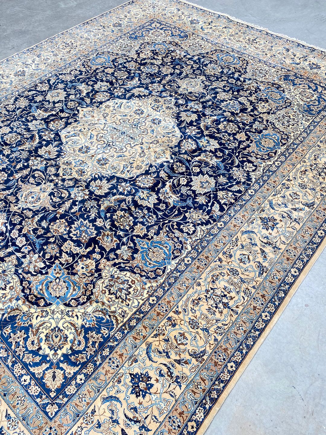 Masterpiece 4x3M Fine Silkinlaid Rug Nain (6La) - Image 4
