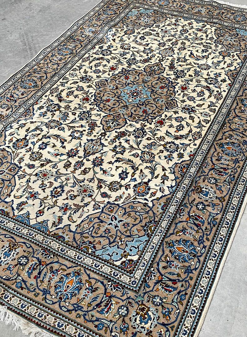 3.4x2M Beige Persian Kashan Rug - Image 3