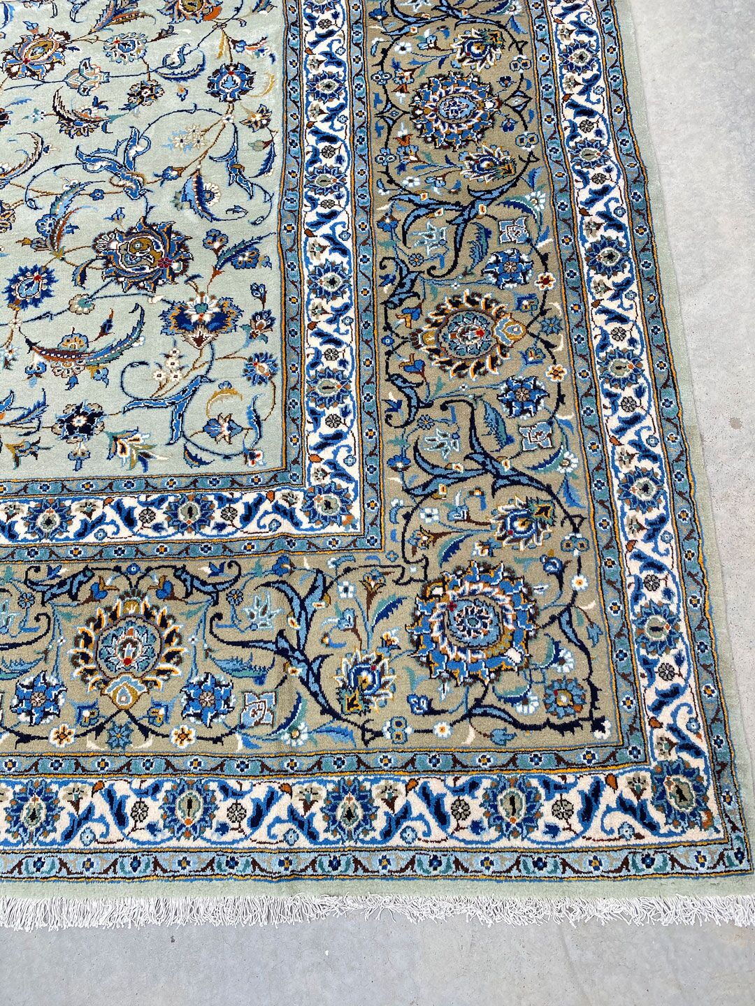 4.5x3.4M Over Sized Pistachio Tone Persian Kashan Rug - Image 4