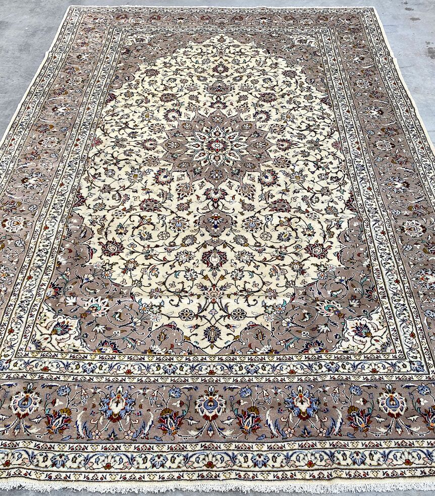3.9x2.4M Beige Persian Kashan - Image 2