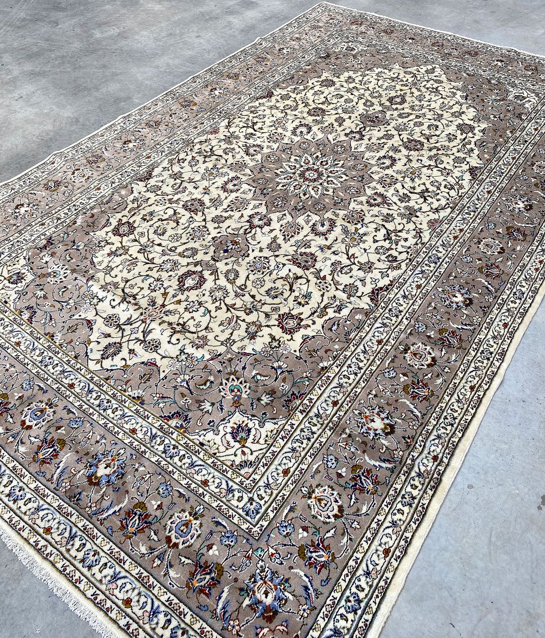 3.9x2.4M Beige Persian Kashan - Image 3