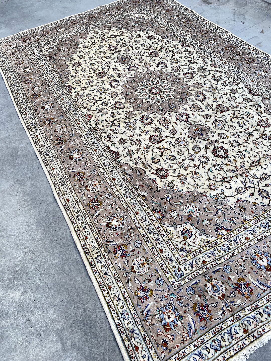 3.9x2.4M Beige Persian Kashan - Image 4