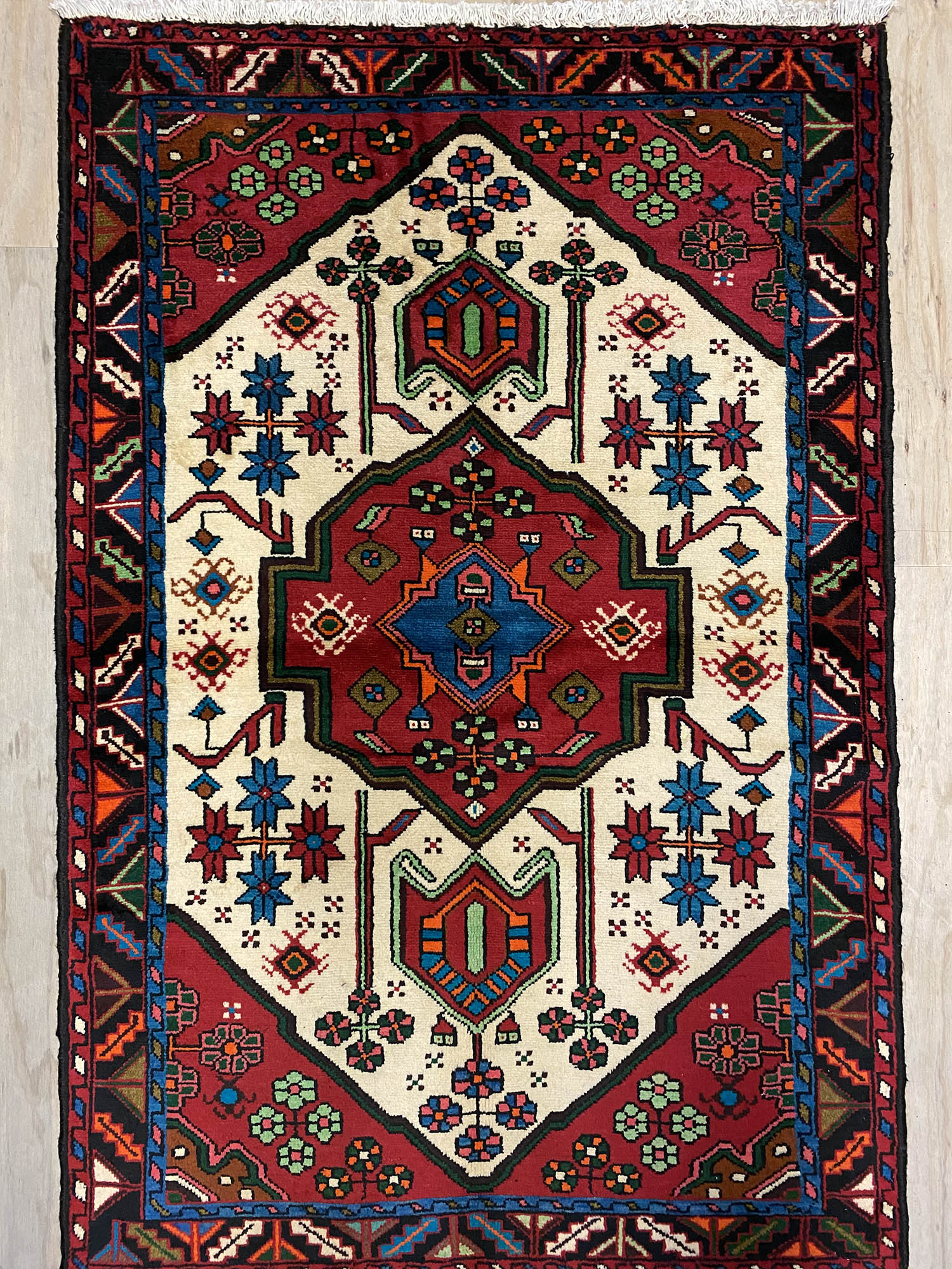 1.6x1M Tribal Persian Saveh Rug