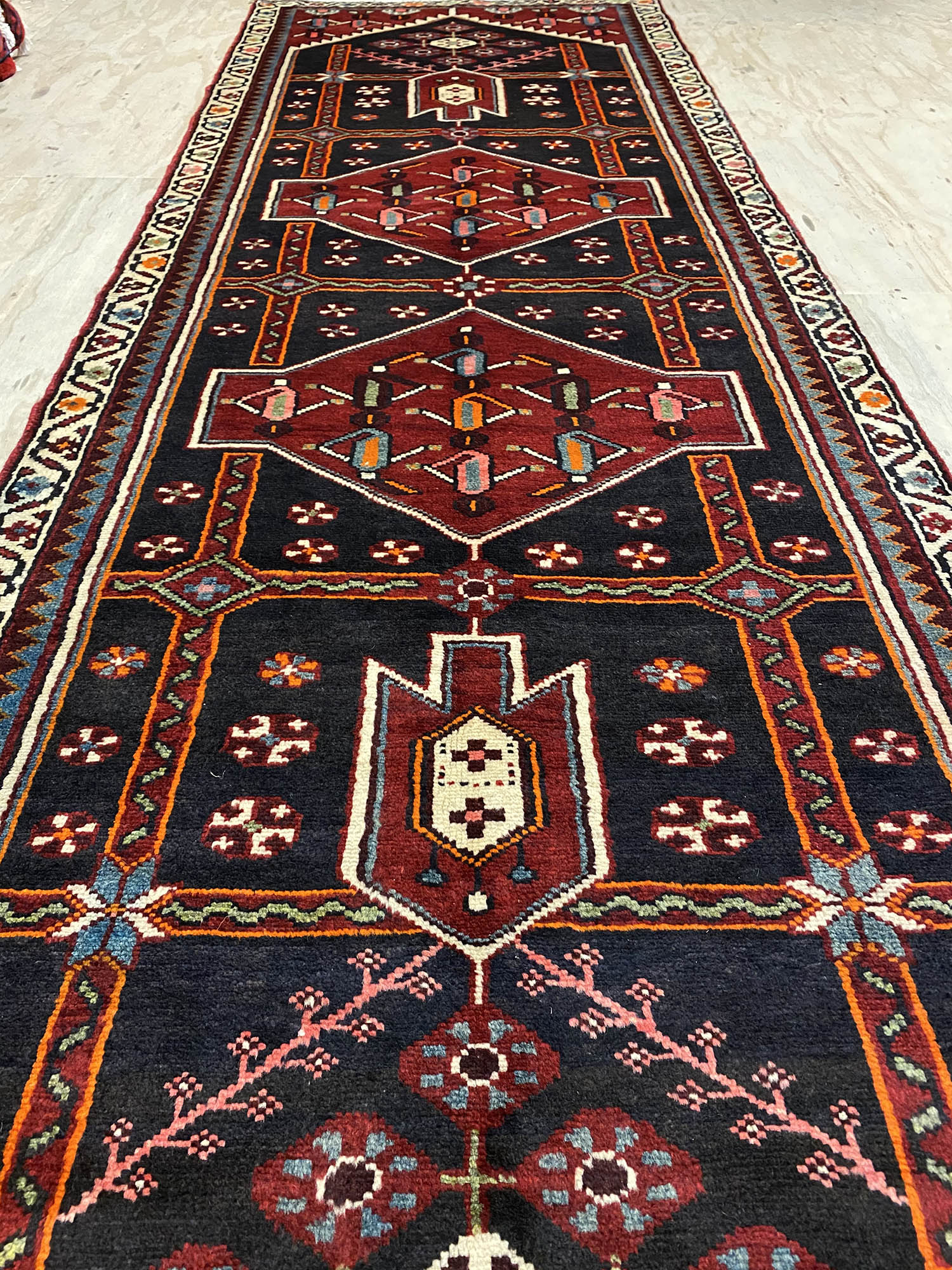 3M Hamedan Persian Runner - Image 5
