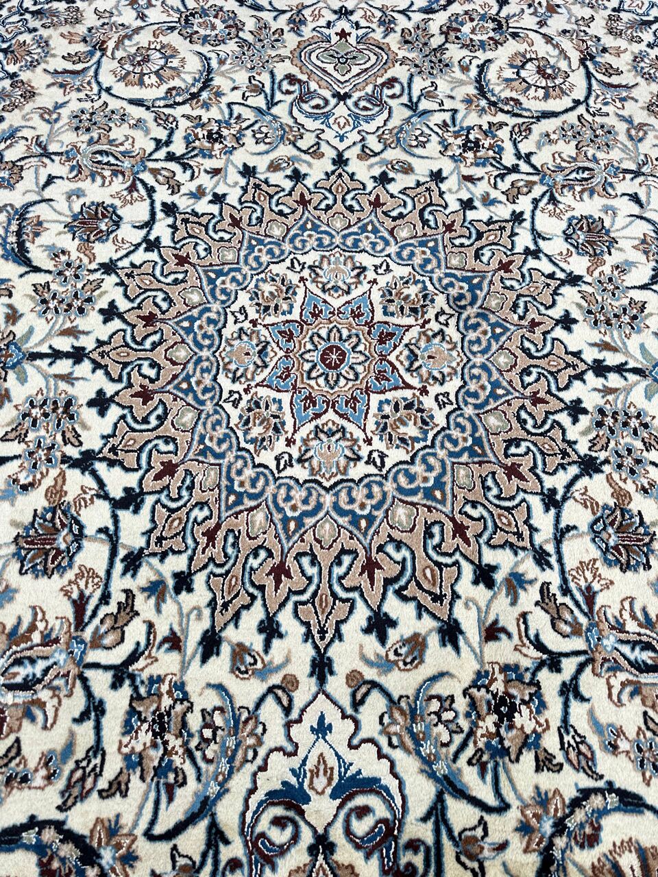 3.5x2.5M Fine Silkinlaid Rug Nain (9La) - Image 3
