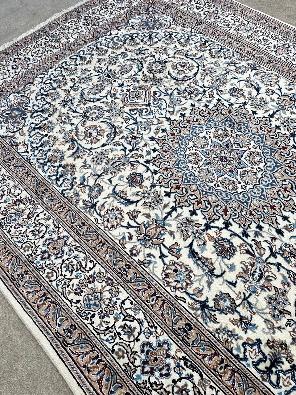3.5x2.5M Fine Silkinlaid Rug Nain (9La) - Image 8