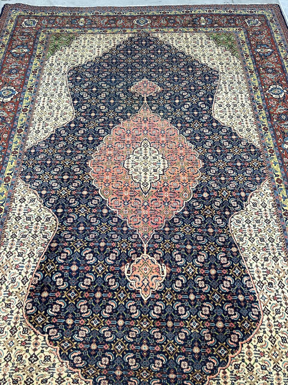 Persian sarough rug