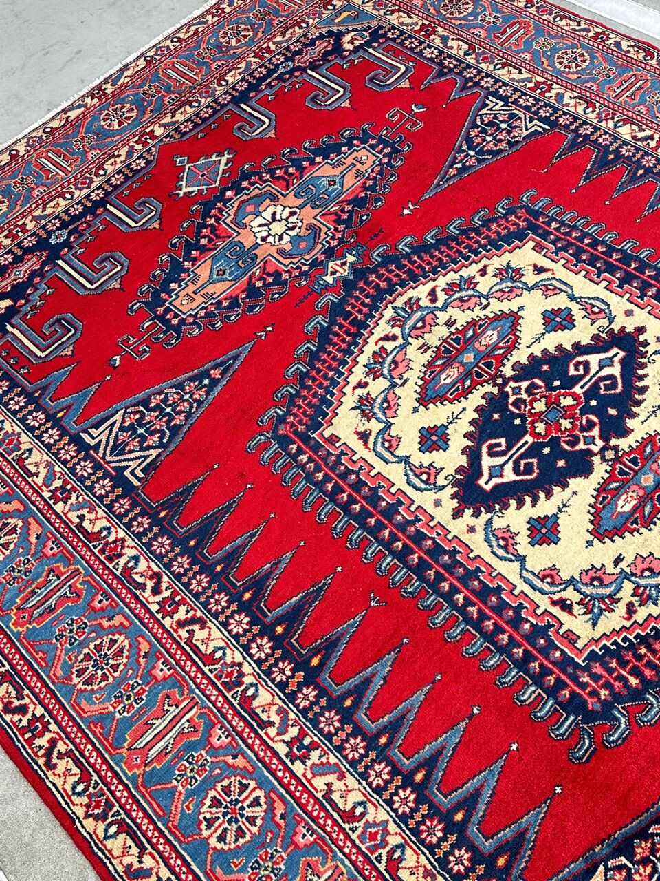 3.1x2.1M Tribal Vis Rug - Image 9