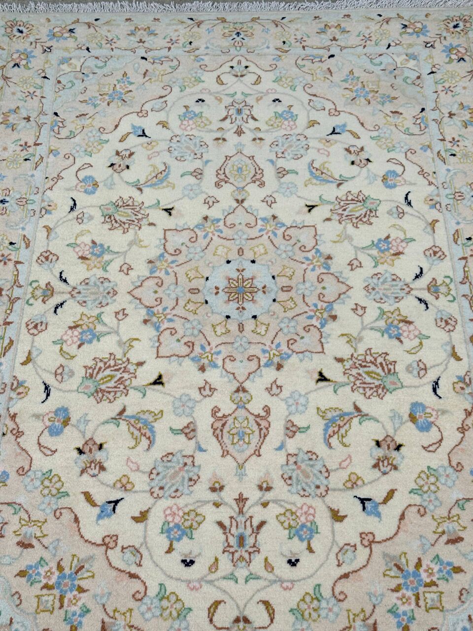 1.6x1.1M Creamy Tone Persian Kashan Rug