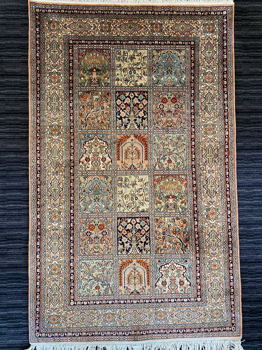 1.5 X 1 M Silk Kashmiri Rug (18.18 Quality) - Image 2