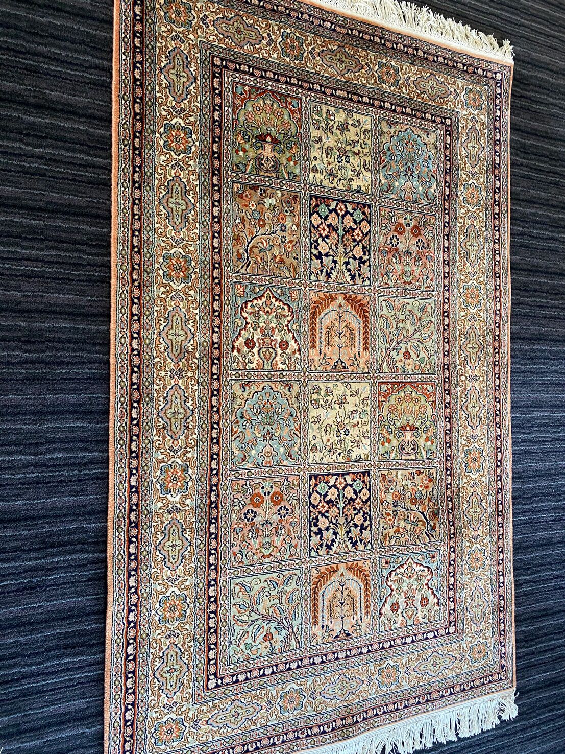 1.5 X 1 M Silk Kashmiri Rug (18.18 Quality) - Image 9