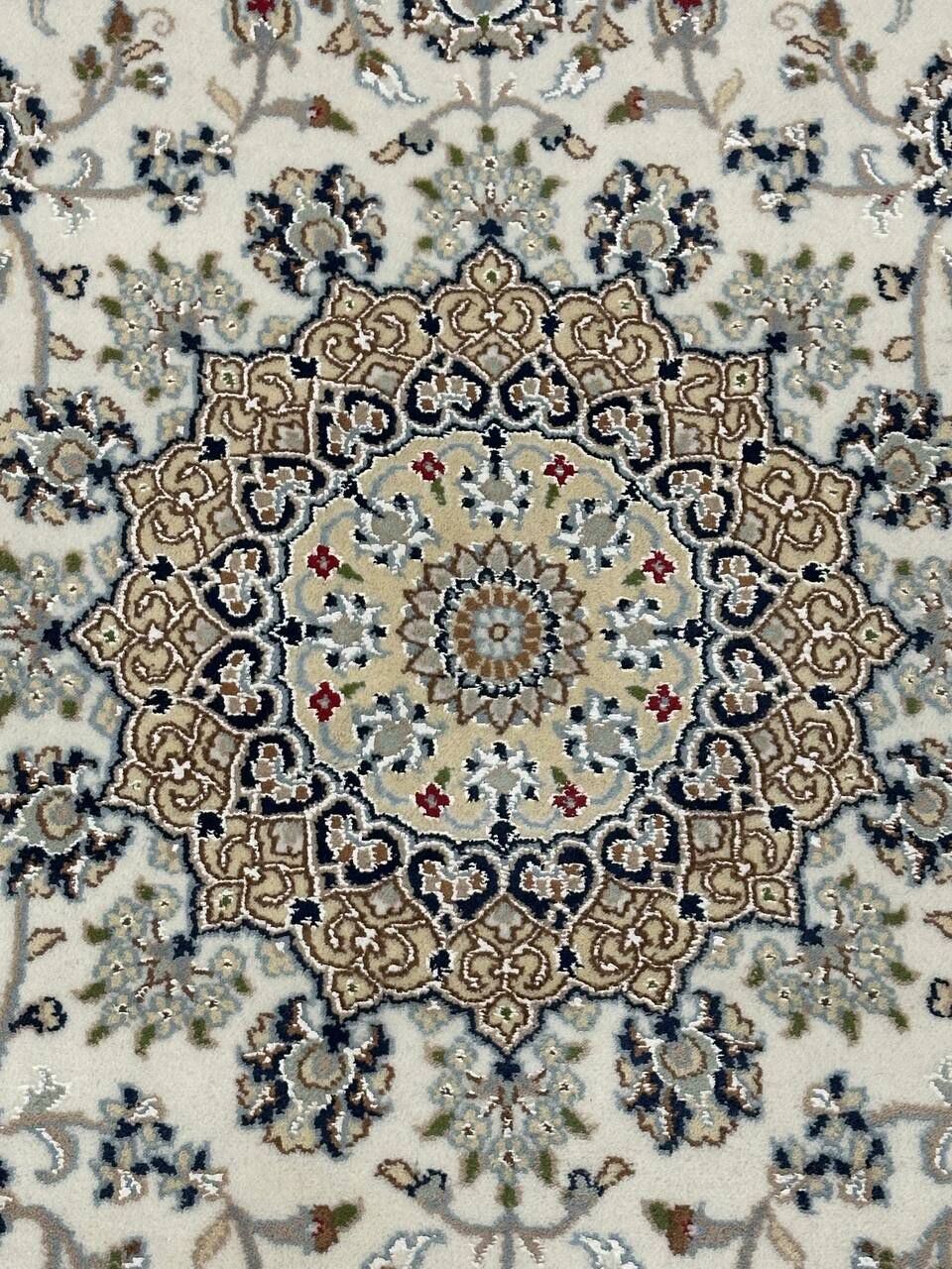 1.8 x 1.8 M Indian Wool & Silk Nain Design Rug - Image 4