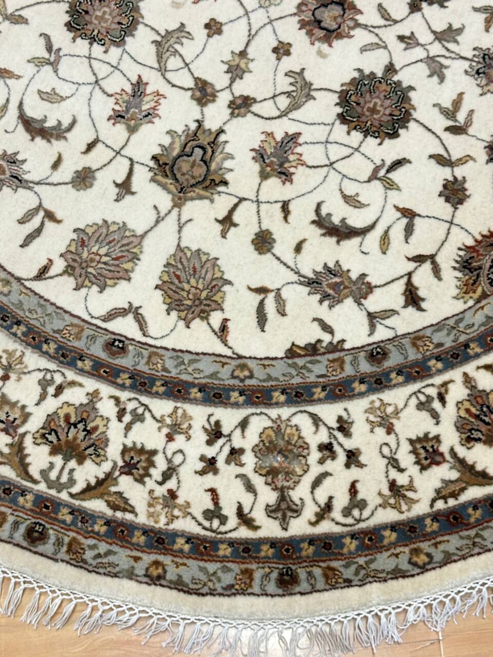 1.8 x 1.8 M Round Indian Wool & Silk Rug - Image 3