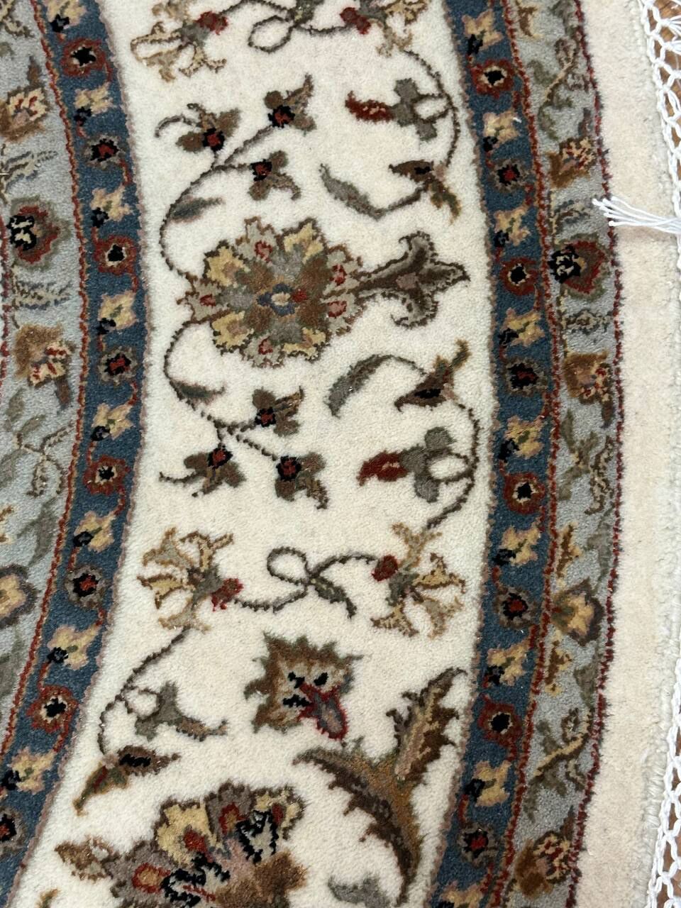 1.8 x 1.8 M Round Indian Wool & Silk Rug - Image 5