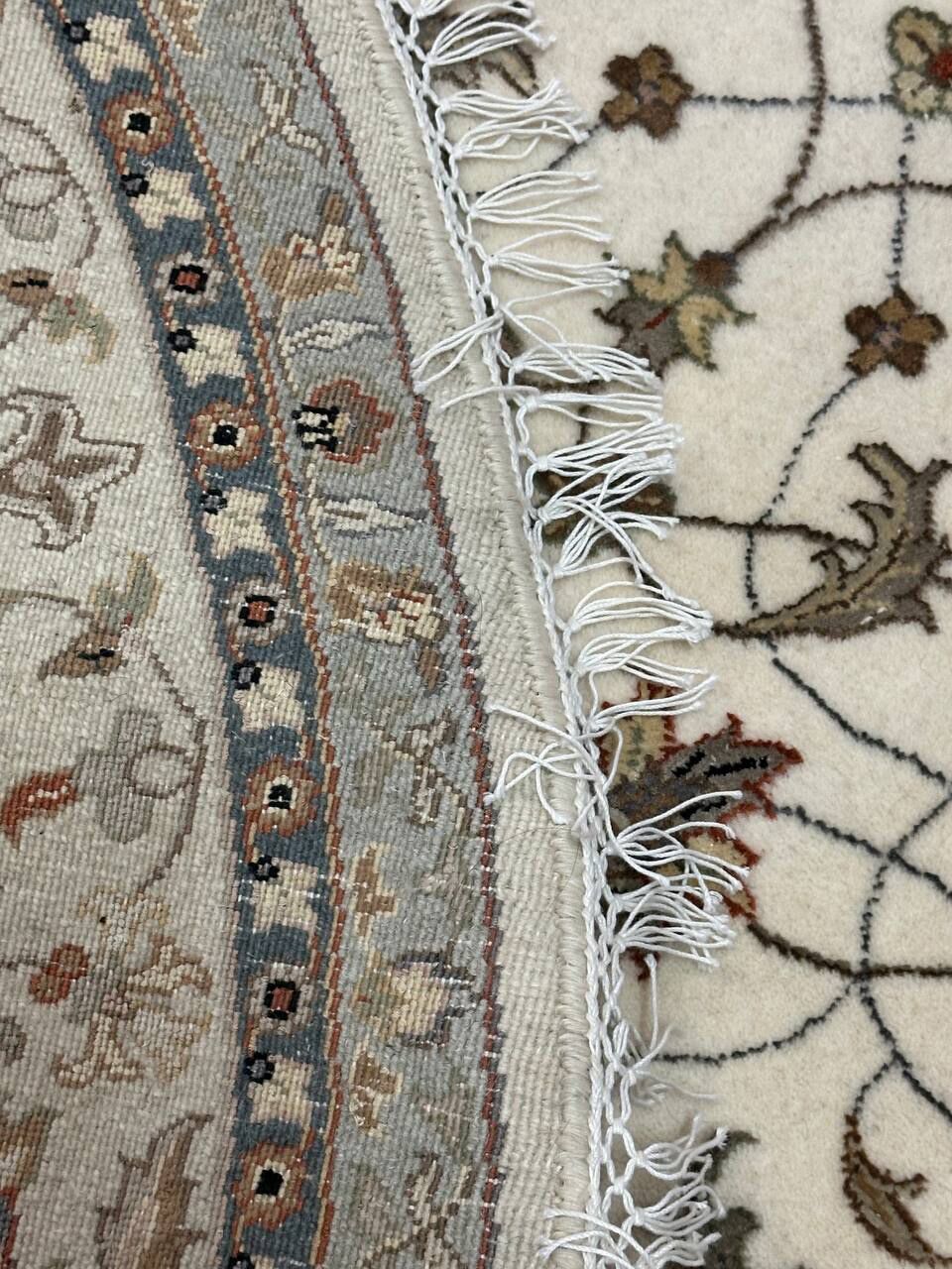 1.8 x 1.8 M Round Indian Wool & Silk Rug - Image 7