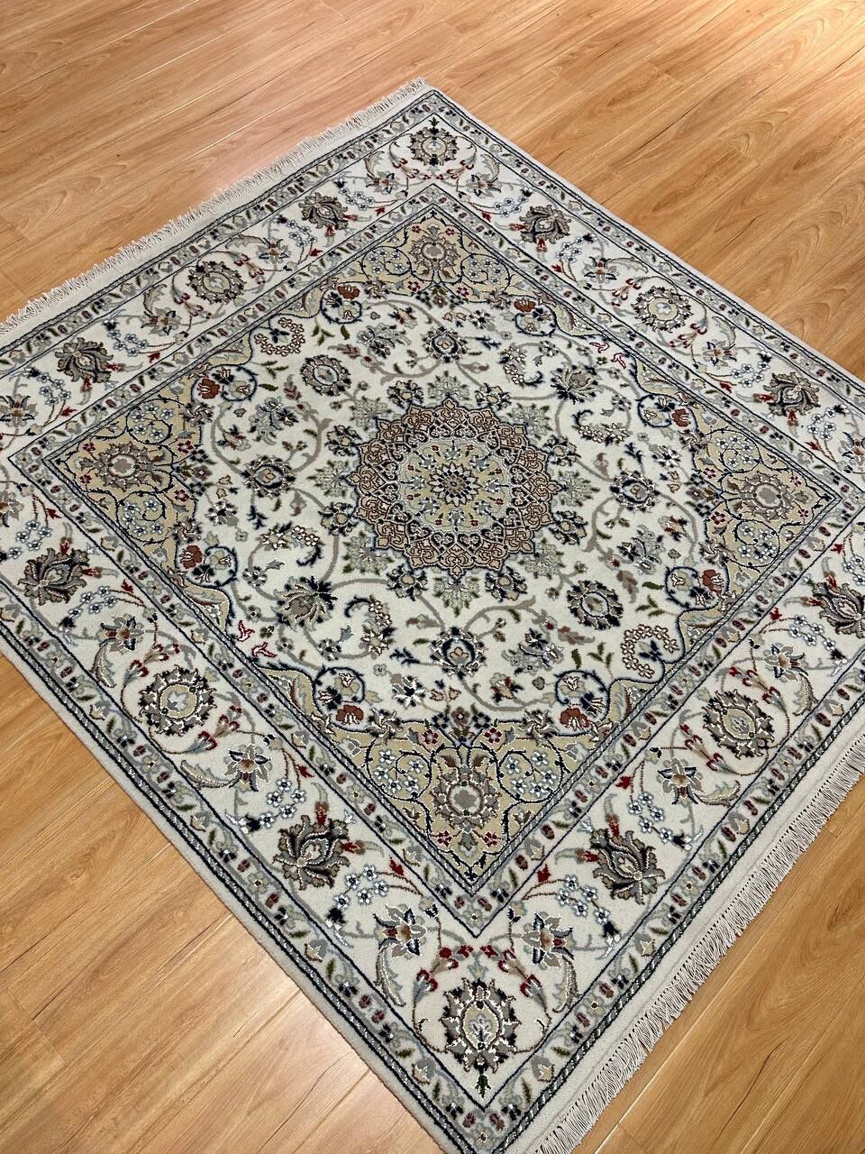 1.5 x 1.5 M Indian Wool & Silk Nain Design Rug - Image 5